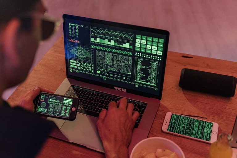 Violencia Digital y Derechos de las Mujeres 2026: Realidades en Guatemala