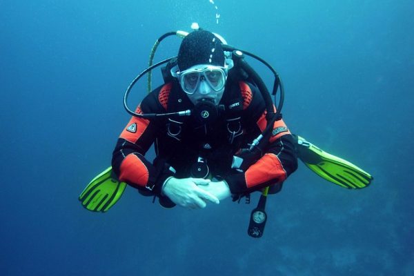 diver, scuba divers, dive, underwater, underwater world, diving suit, nature, sea, water, breathing apparatus, scuba diving, air bubbles, hover